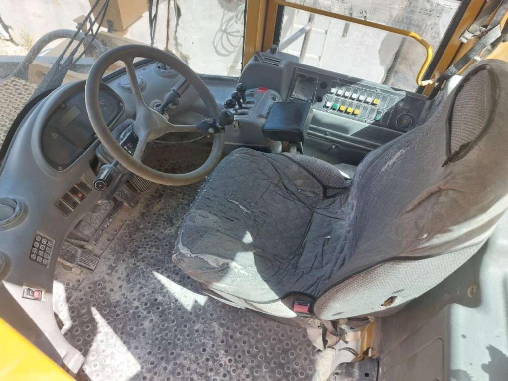 Volvo L 330 E Photo 10