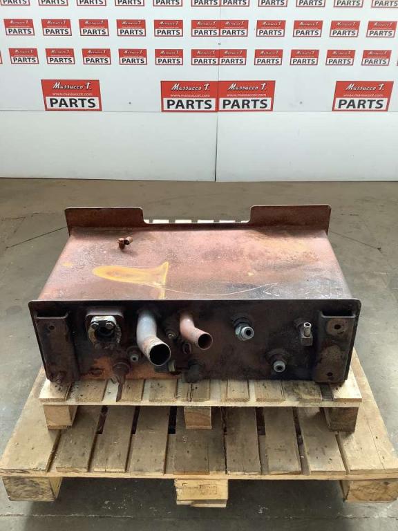 Oil tank for Caterpillar 924G Photo 1
