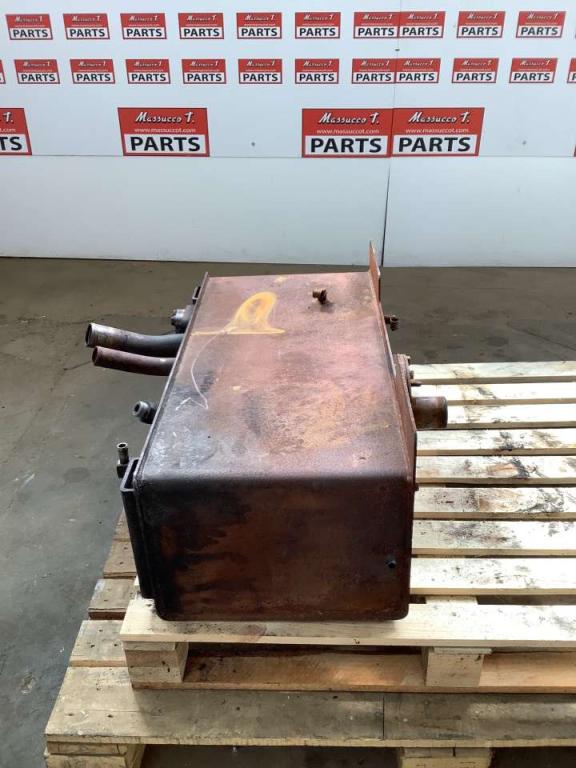 Oil tank for Caterpillar 924G Photo 2