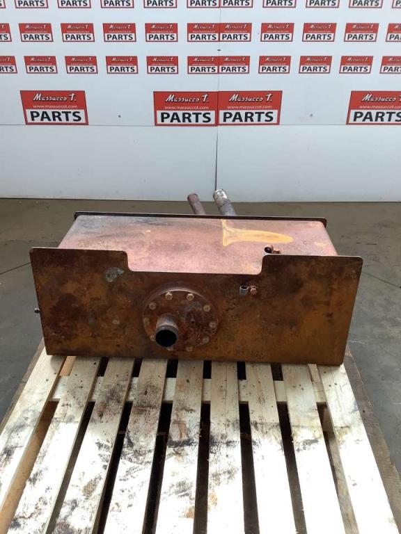 Oil tank for Caterpillar 924G Photo 3