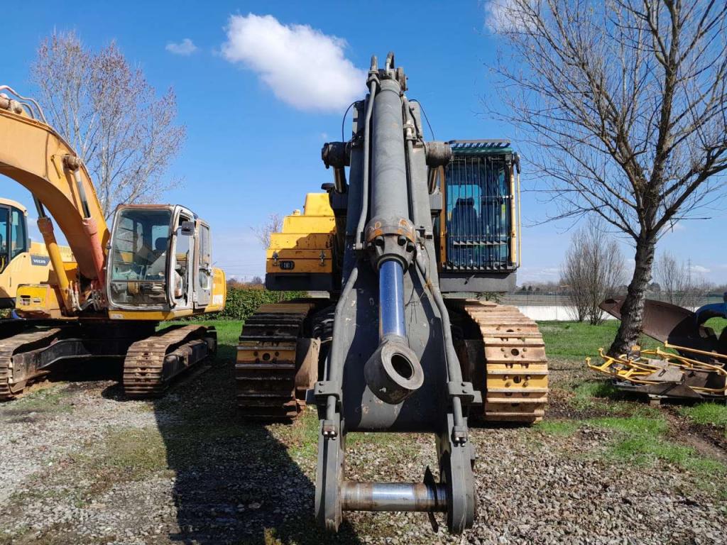Volvo EC700B LC Photo 3