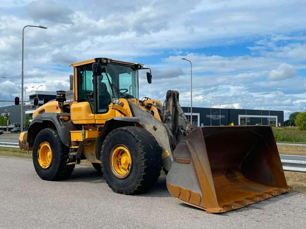 Volvo L110H Photo 5