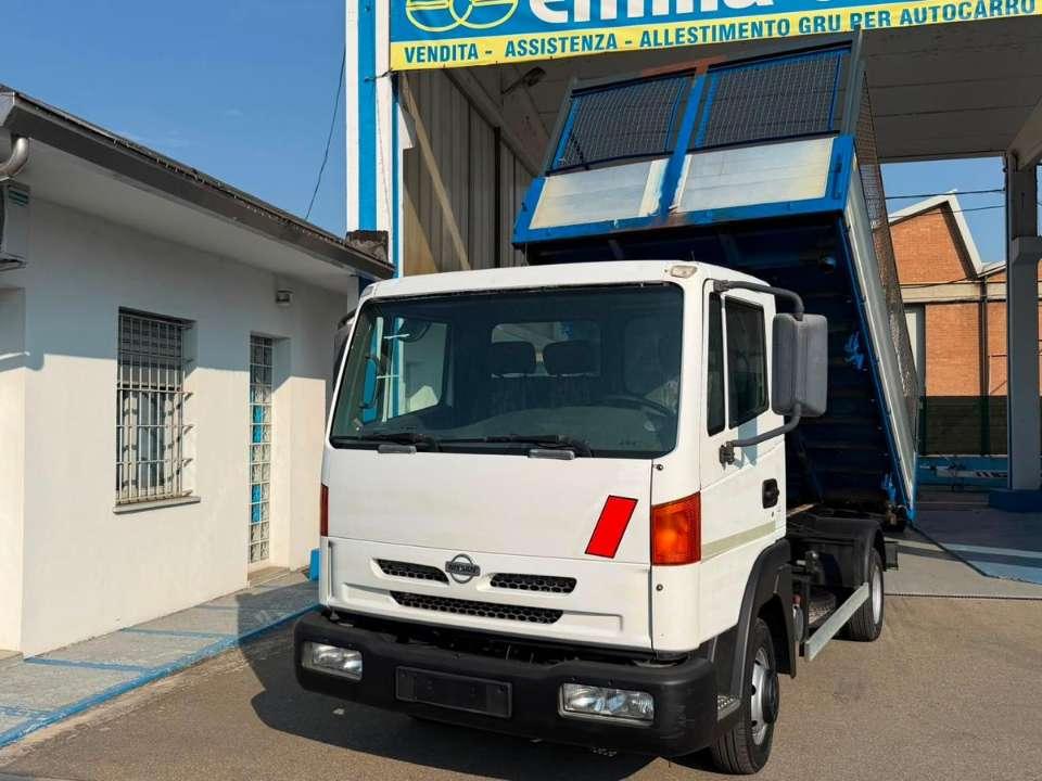 Nissan Atleon Photo 1