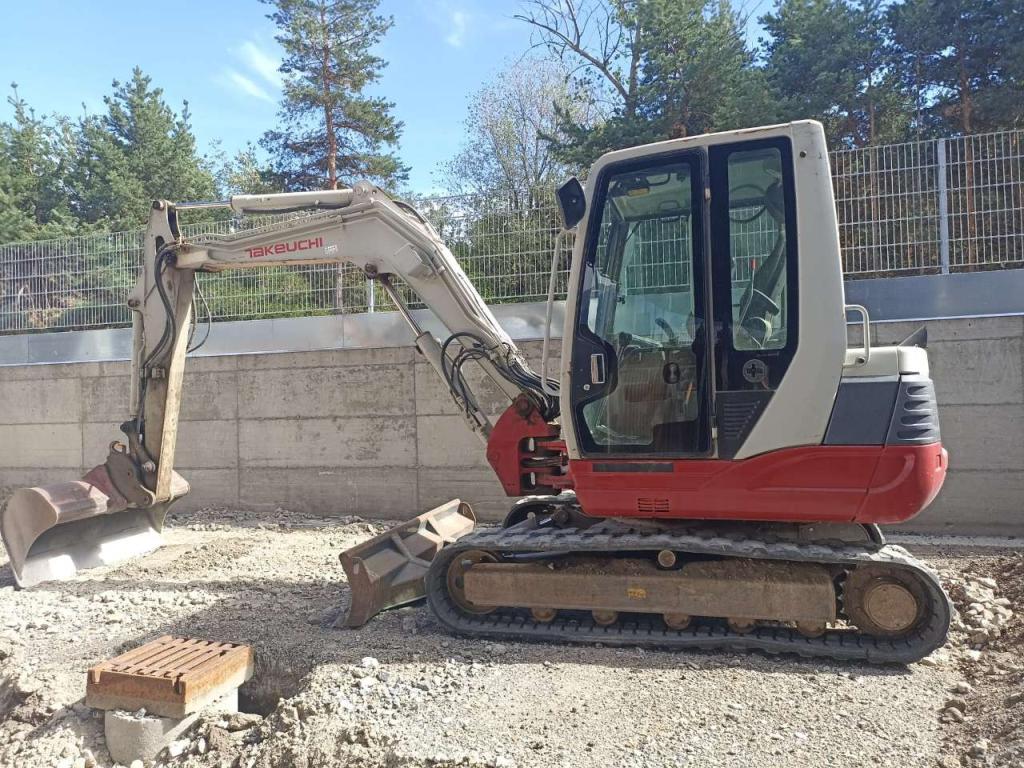 Takeuchi TB 250 Photo 1