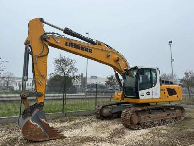 Liebherr R926LC sold by MEK Srl