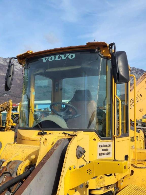 Volvo cabin 33369 for Volvo L110E Photo 2