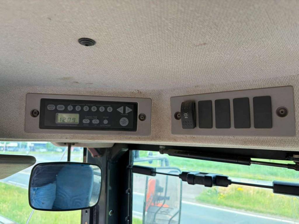 Hitachi ZW220-5B Photo 21