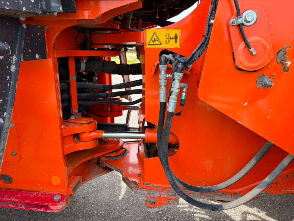 Hitachi ZW220-5B Photo 22