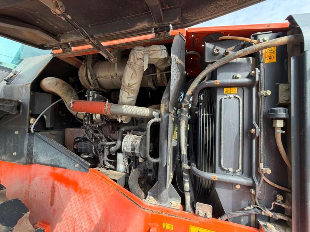 Hitachi ZW220-5B Photo 26