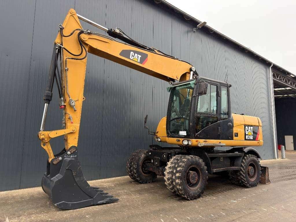 Caterpillar M316D Photo 1