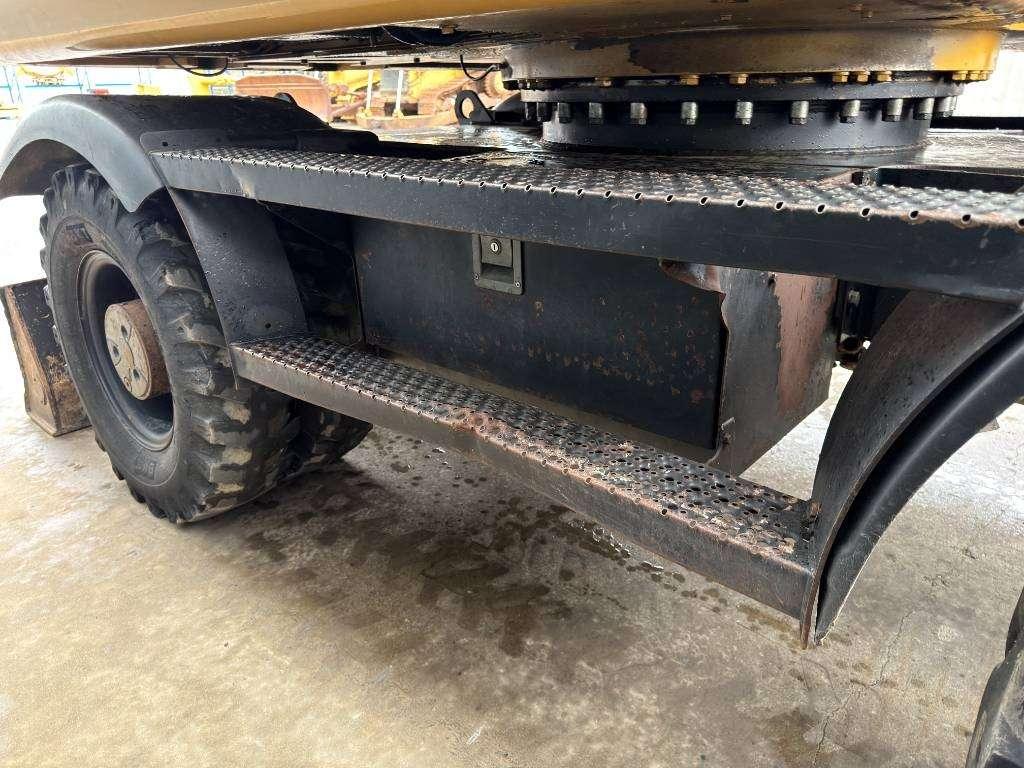 Caterpillar M316D Photo 17