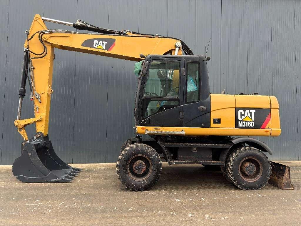 Caterpillar M316D Photo 2