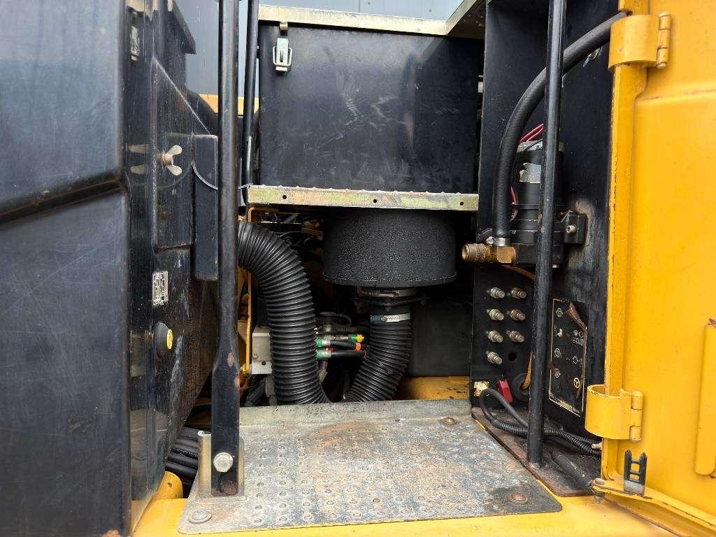 Caterpillar M316D Photo 21