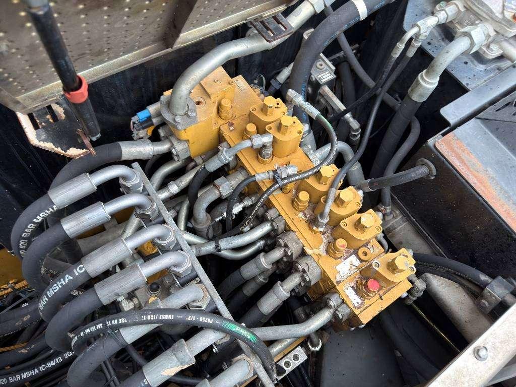 Caterpillar M316D Photo 23