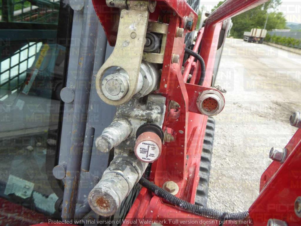 Takeuchi TL6R Photo 10