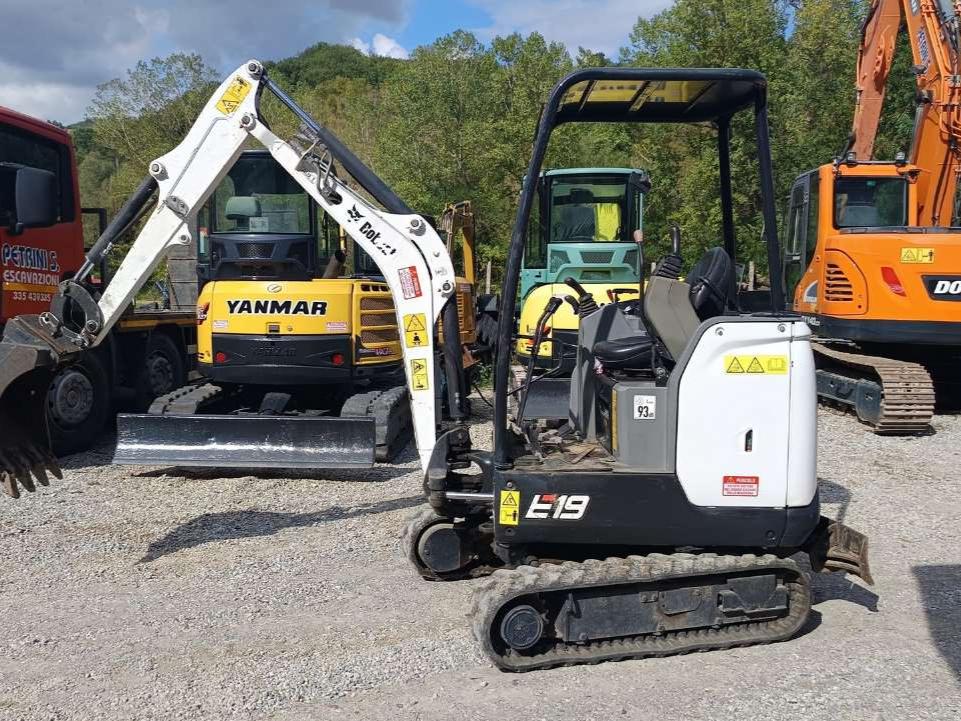 Bobcat E19 Photo 5