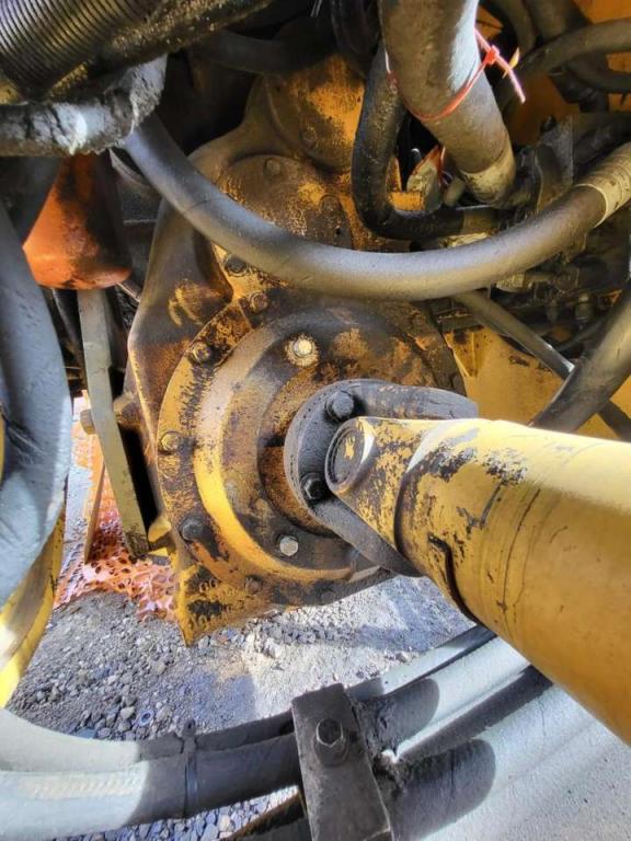 Volvo hydraulic transmission VOE22547 for Volvo L110E Photo 6