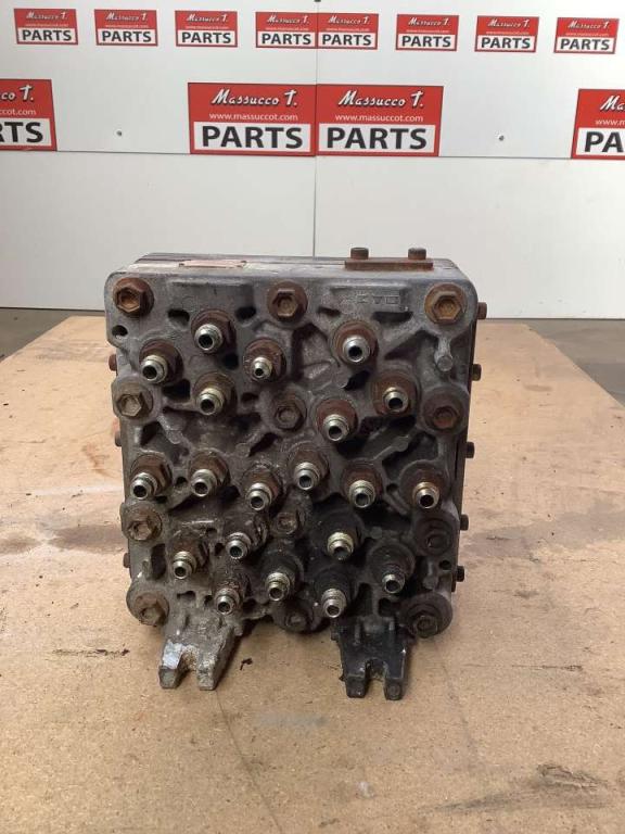 Main hydraulic distributor for Hitachi ZX160LC Photo 1