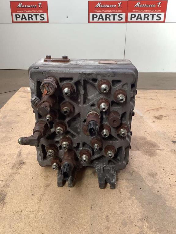 Main hydraulic distributor for Hitachi ZX160LC Photo 3