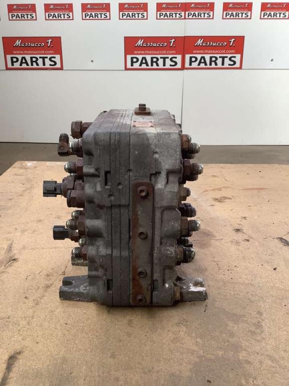 Main hydraulic distributor for Hitachi ZX160LC Photo 4