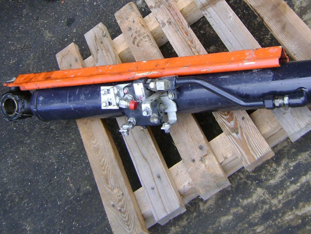 Lifting piston for Kubota 54-4 Photo 1