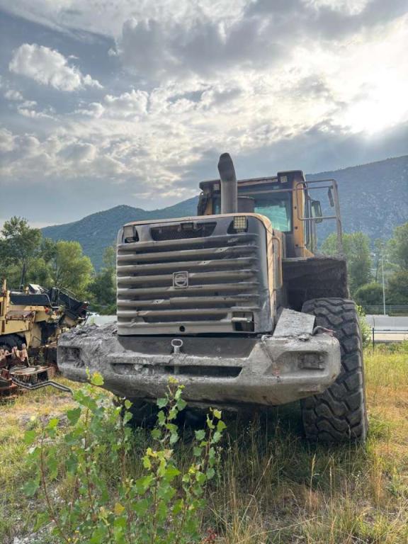 Volvo Counterweight for Volvo L180E and L180F. Photo 1