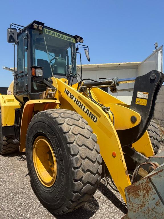 New Holland W130C Photo 1