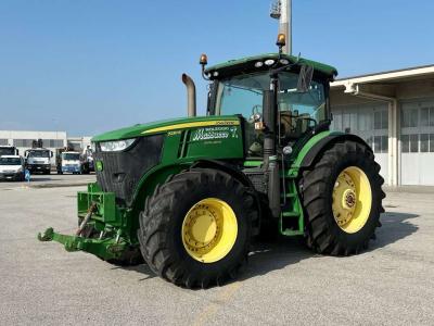 John Deere 7230R sold by Massucco T. Srl