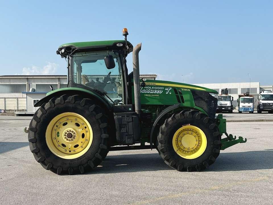 John Deere 7230R Photo 17