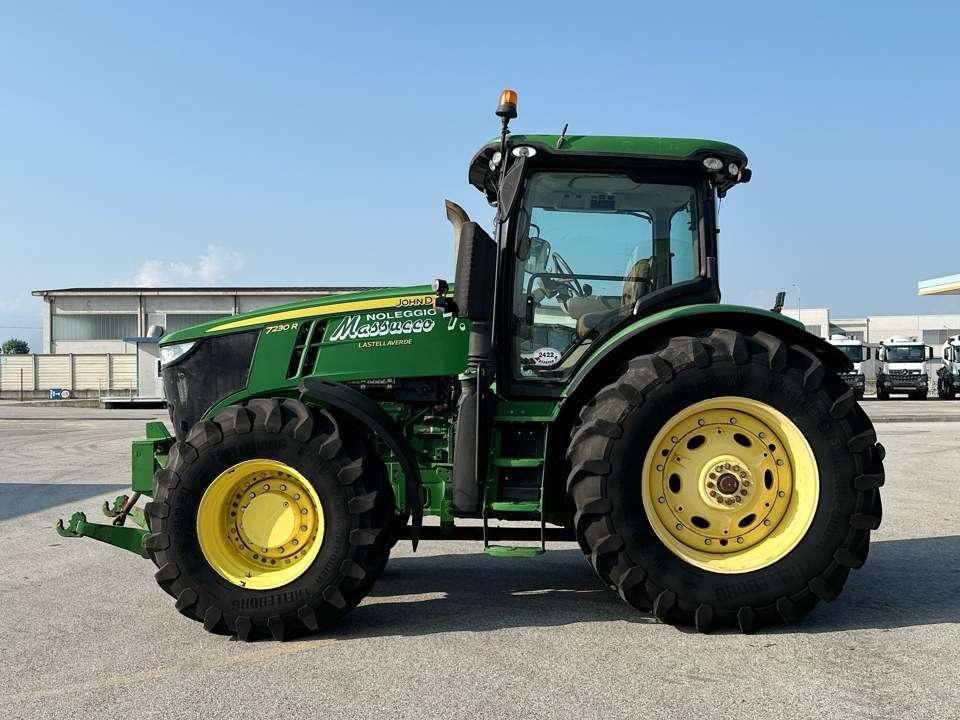John Deere 7230R Photo 2