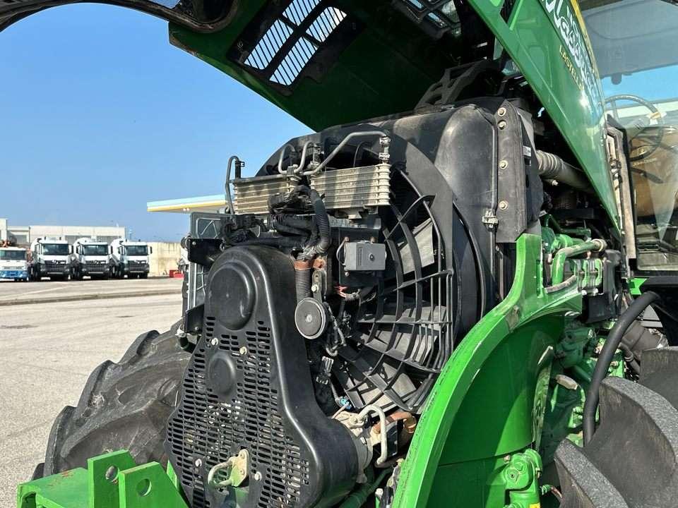 John Deere 7230R Photo 9