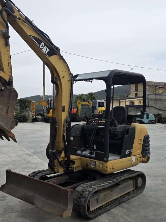 Caterpillar 302.5 Photo 1