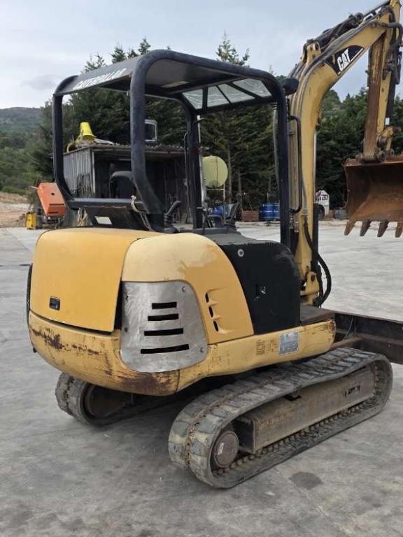 Caterpillar 302.5 Photo 2