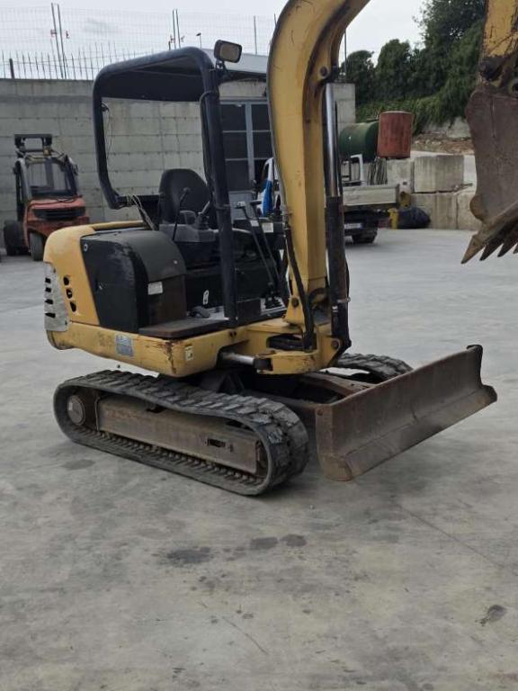 Caterpillar 302.5 Photo 4