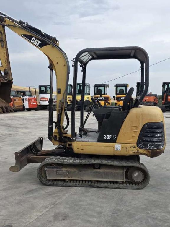 Caterpillar 302.5 Photo 5