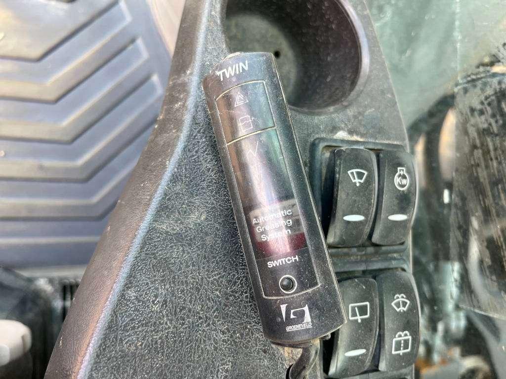 Volvo EC380DL - Automatic Greasing / Quick Coupler Photo 15