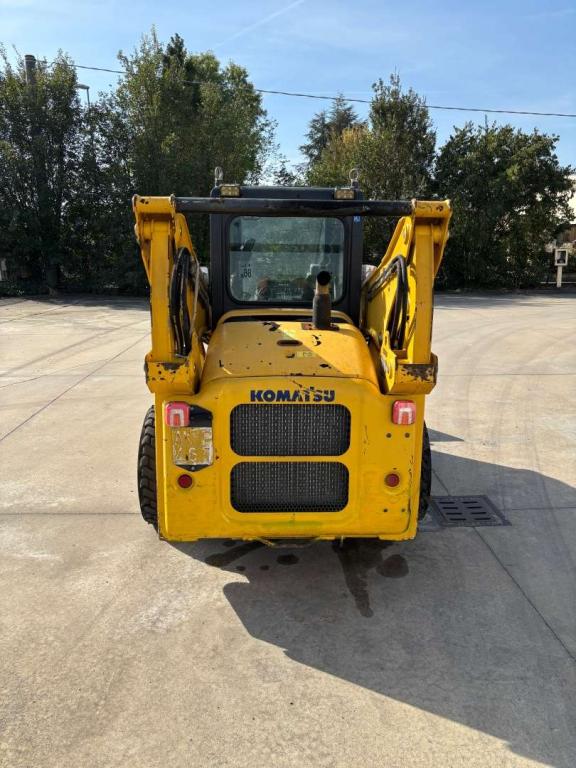 Komatsu SK 820-5E Photo 4