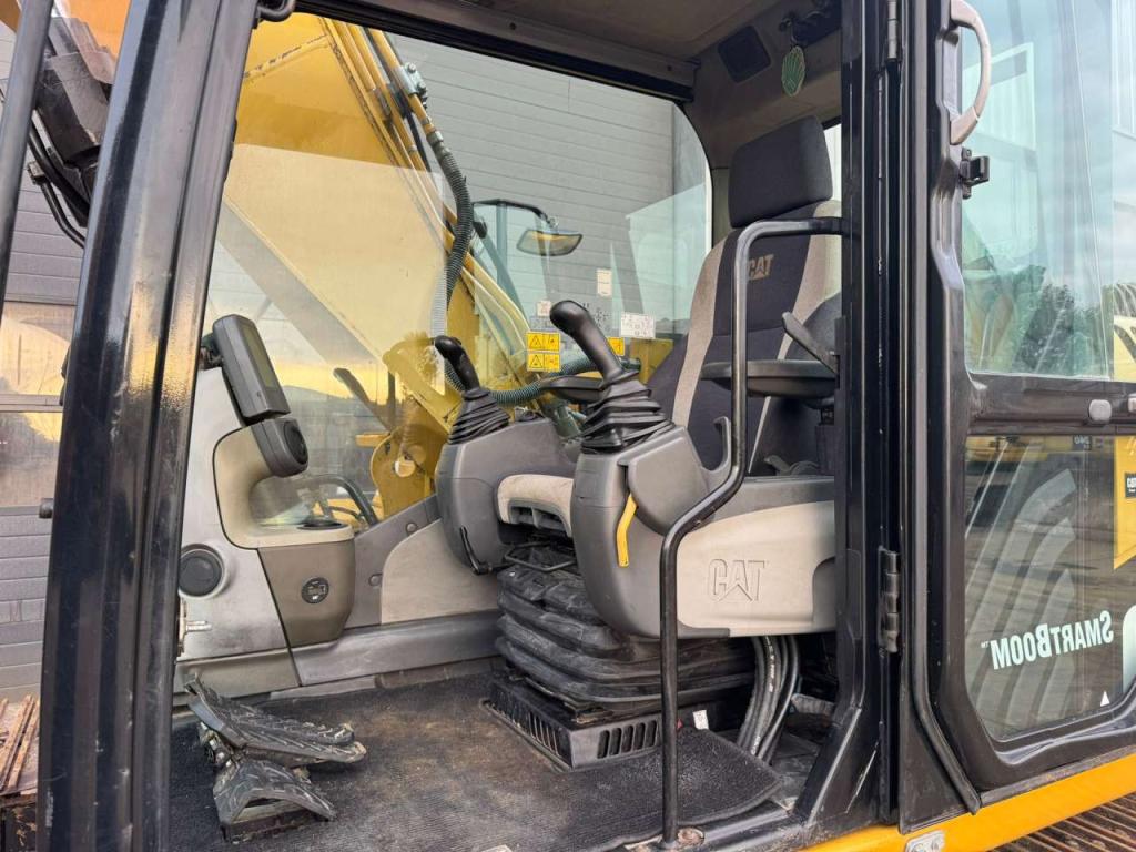 Caterpillar 319DL Photo 16