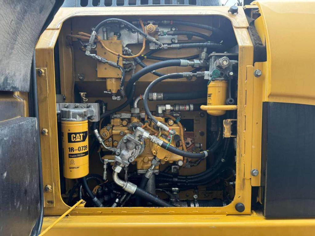 Caterpillar 319DL Photo 25