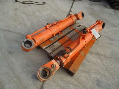 Lifting piston for Hitachi ZW310 sold by OLM 90 Srl