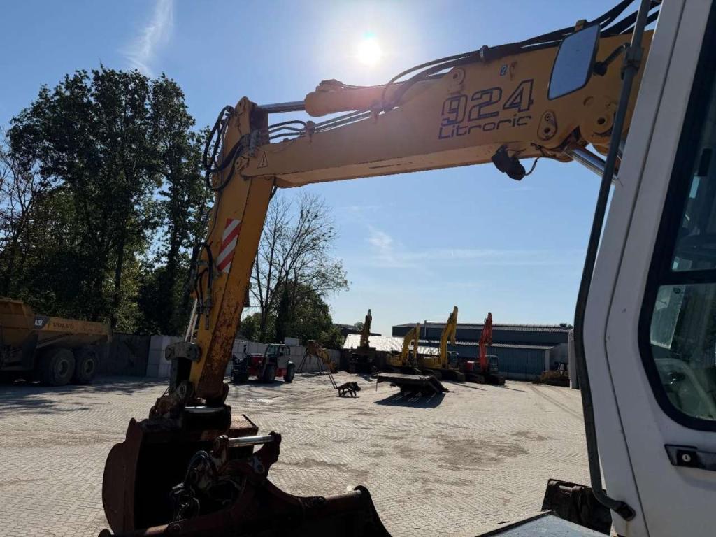 Liebherr A924B Litronic 2x bucket // AIRCON // Outriggers Photo 14