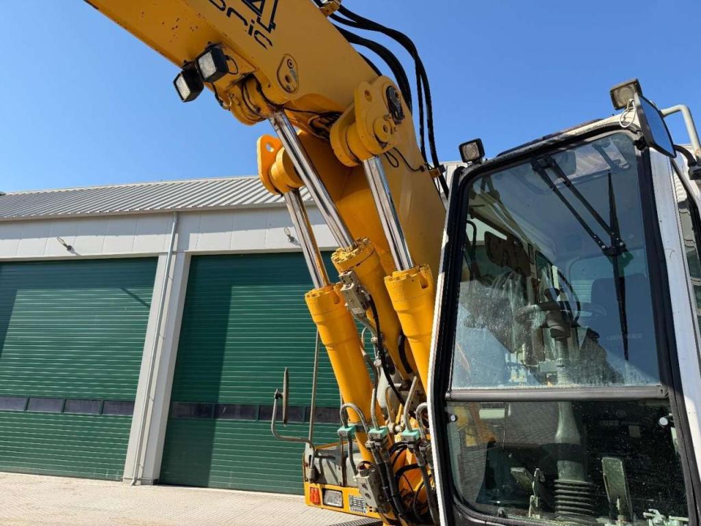 Liebherr A924B Litronic 2x bucket // AIRCON // Outriggers Photo 15