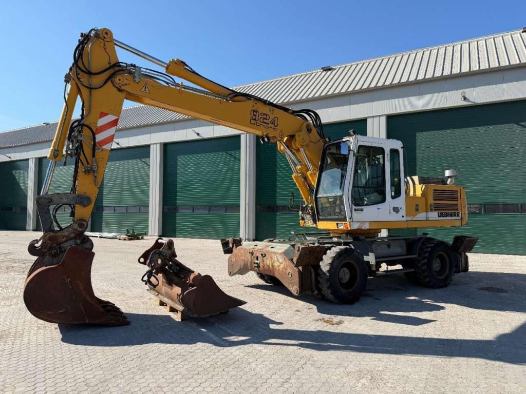 Liebherr A924B Litronic 2x bucket // AIRCON // Outriggers Photo 2