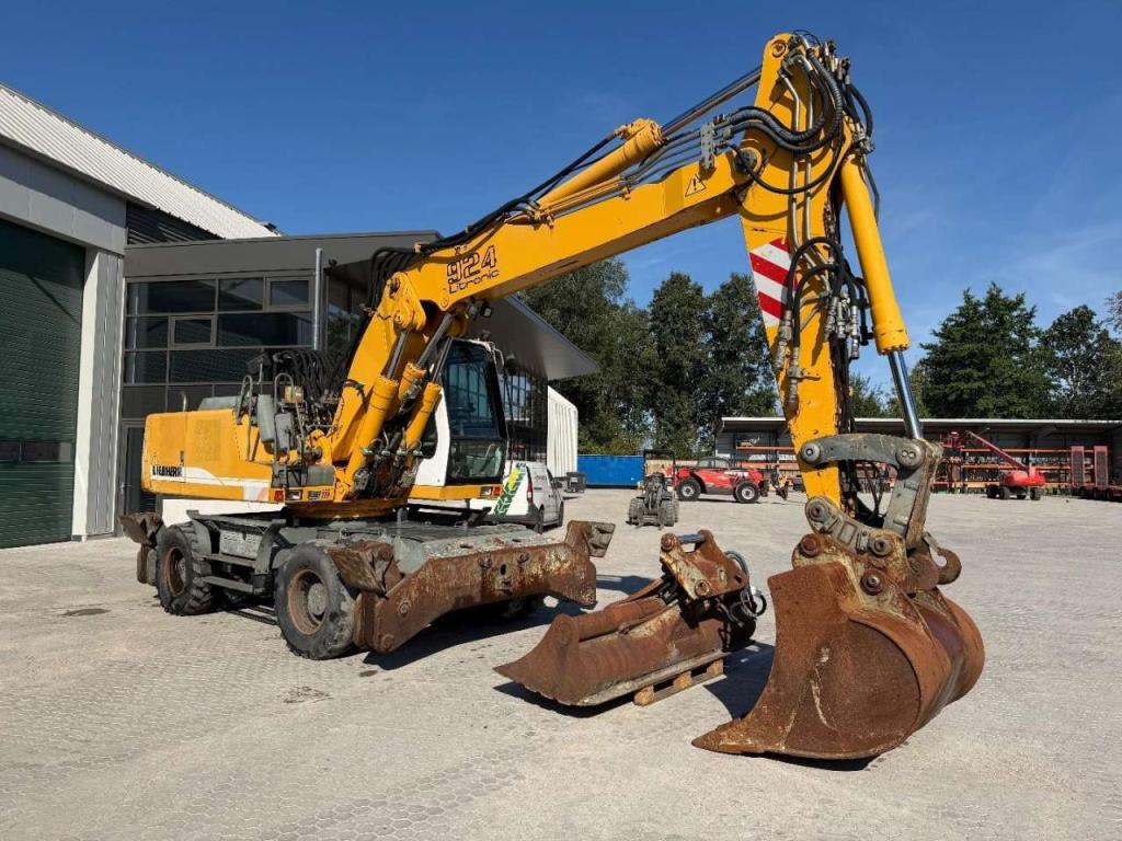 Liebherr A924B Litronic 2x bucket // AIRCON // Outriggers Photo 3
