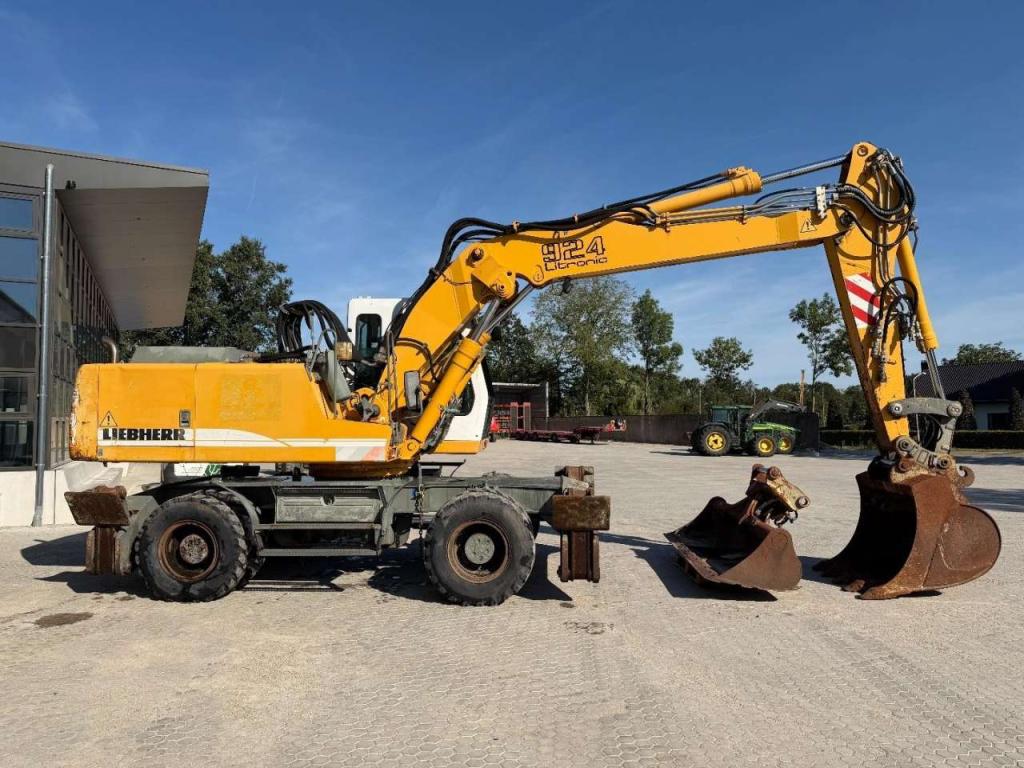 Liebherr A924B Litronic 2x bucket // AIRCON // Outriggers Photo 5