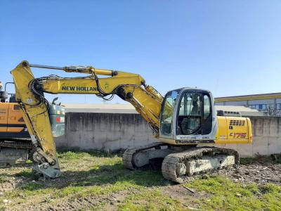 New Holland E175 Photo 1