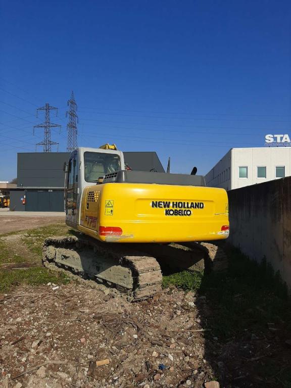 New Holland E175 Photo 5