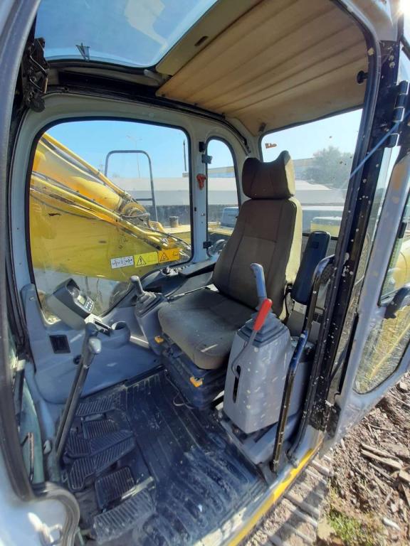 New Holland E175 Photo 6