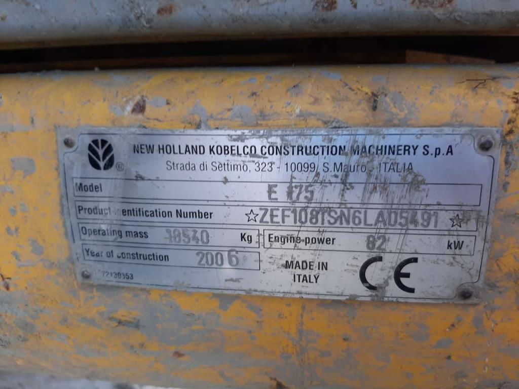 New Holland E175 Photo 8
