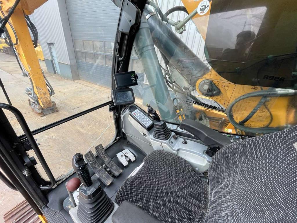 Liebherr R926LC Photo 12